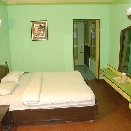 Hotel Sapphire Garden View Ooty Extérieur photo