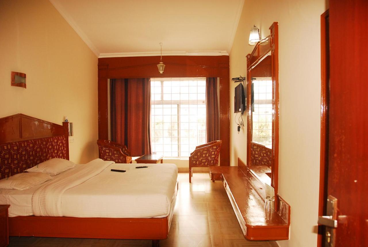 Hotel Sapphire Garden View Ooty Extérieur photo