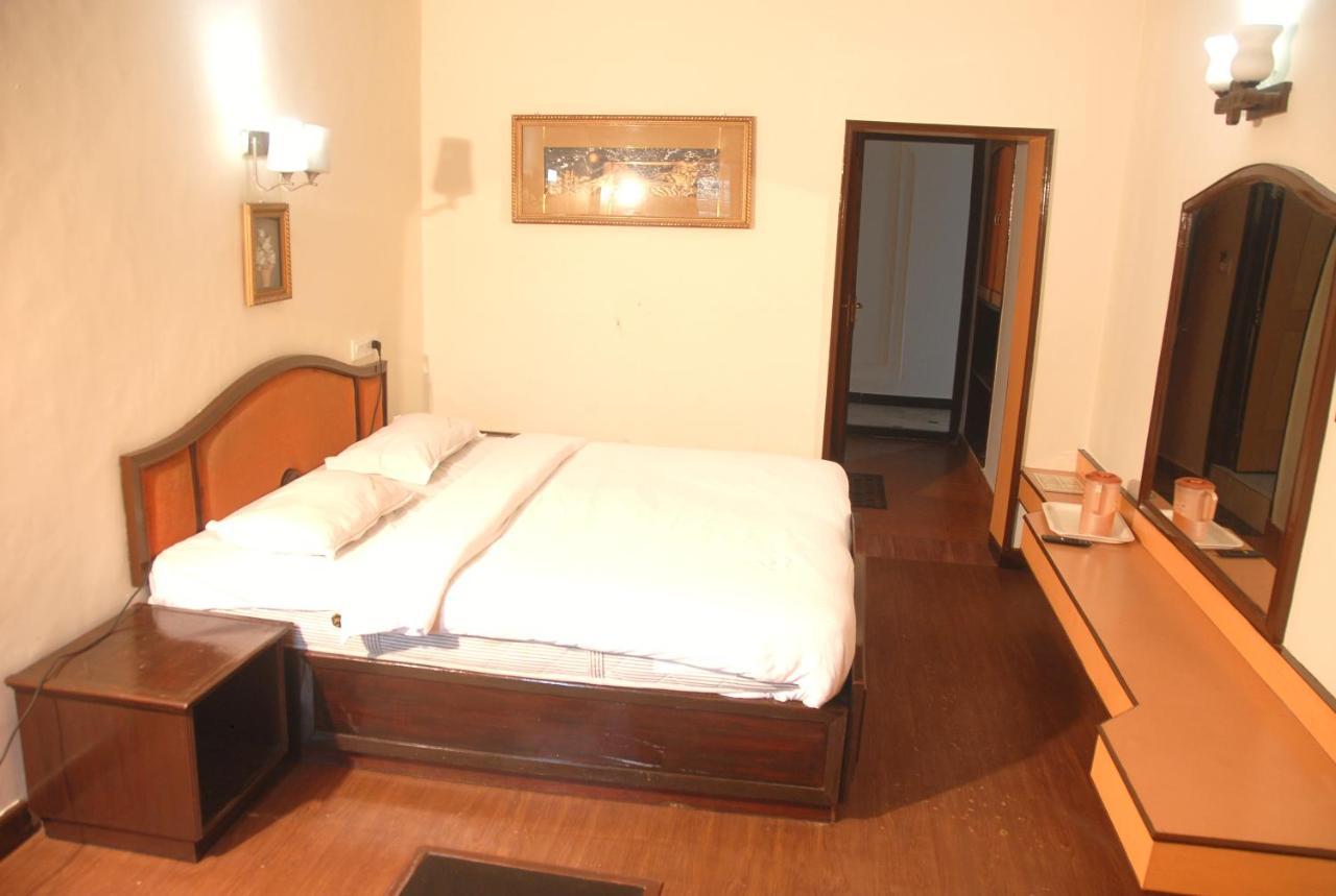 Hotel Sapphire Garden View Ooty Extérieur photo
