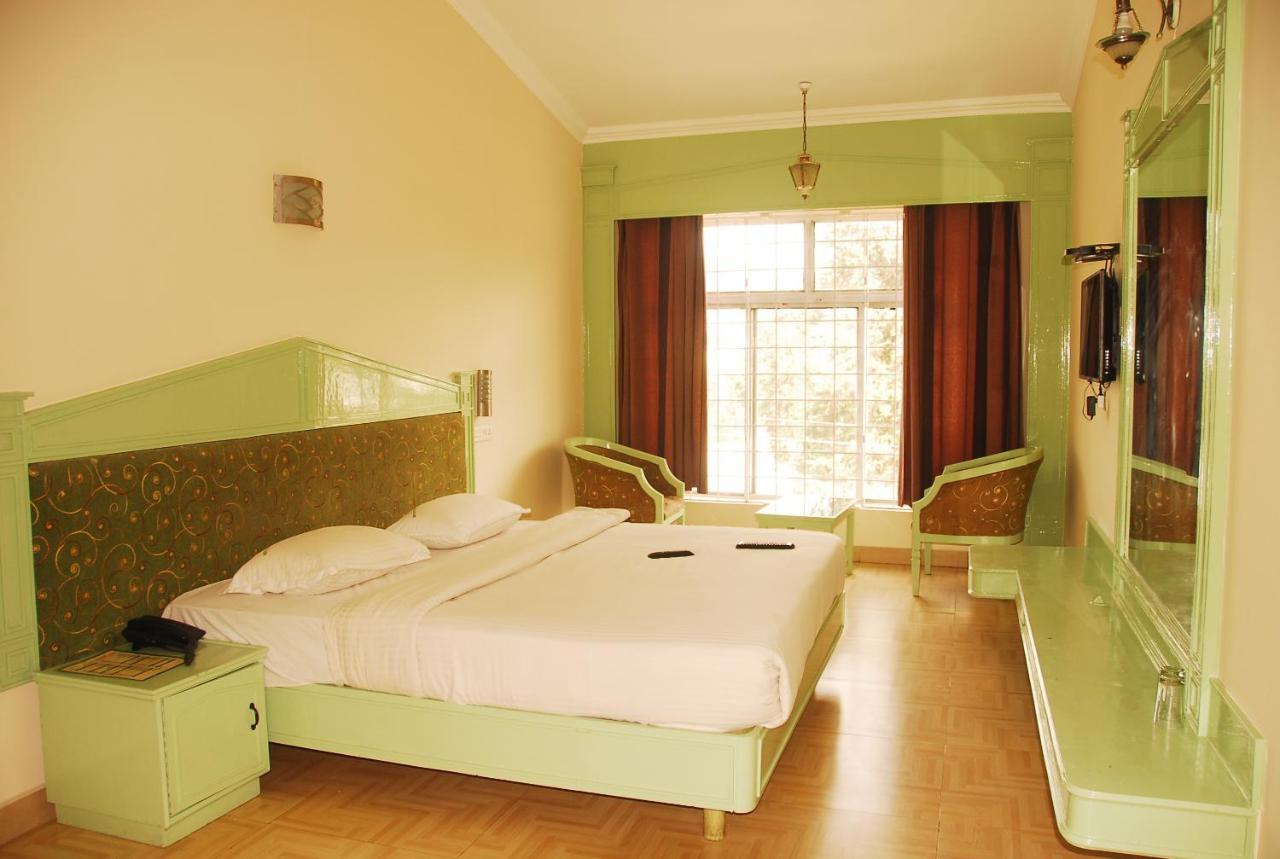 Hotel Sapphire Garden View Ooty Extérieur photo