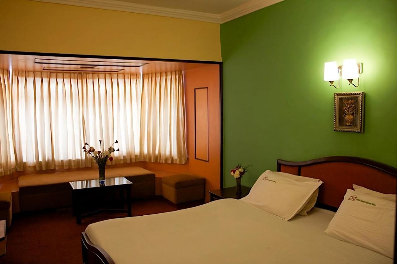 Hotel Sapphire Garden View Ooty Extérieur photo