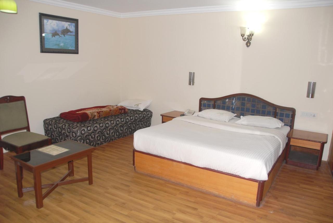 Hotel Sapphire Garden View Ooty Extérieur photo